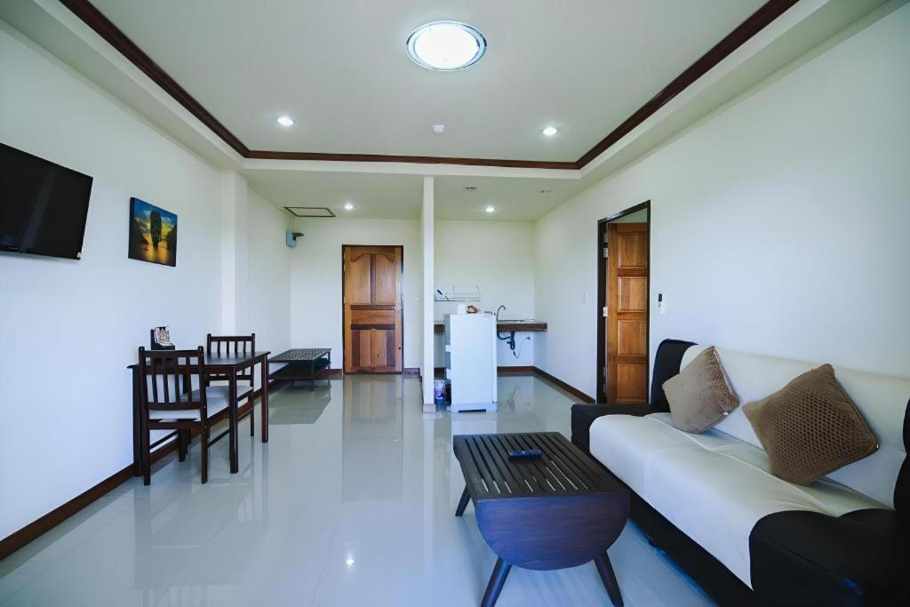 Amornsukhothai Hotel Экстерьер фото