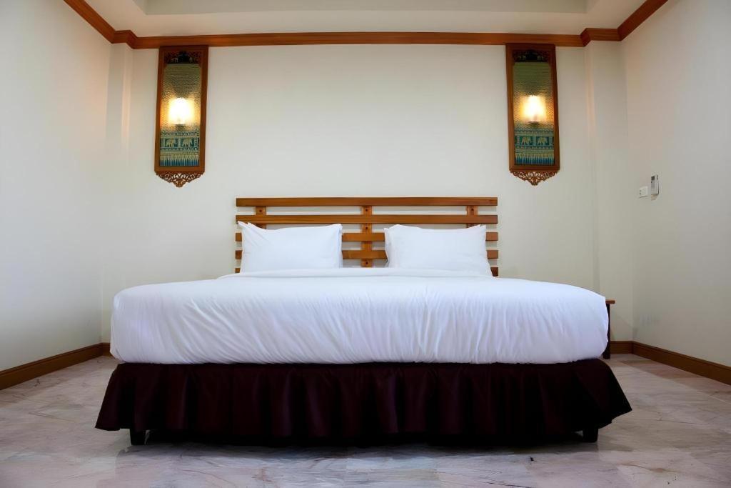 Amornsukhothai Hotel Экстерьер фото